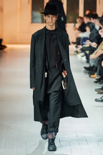 Look 17